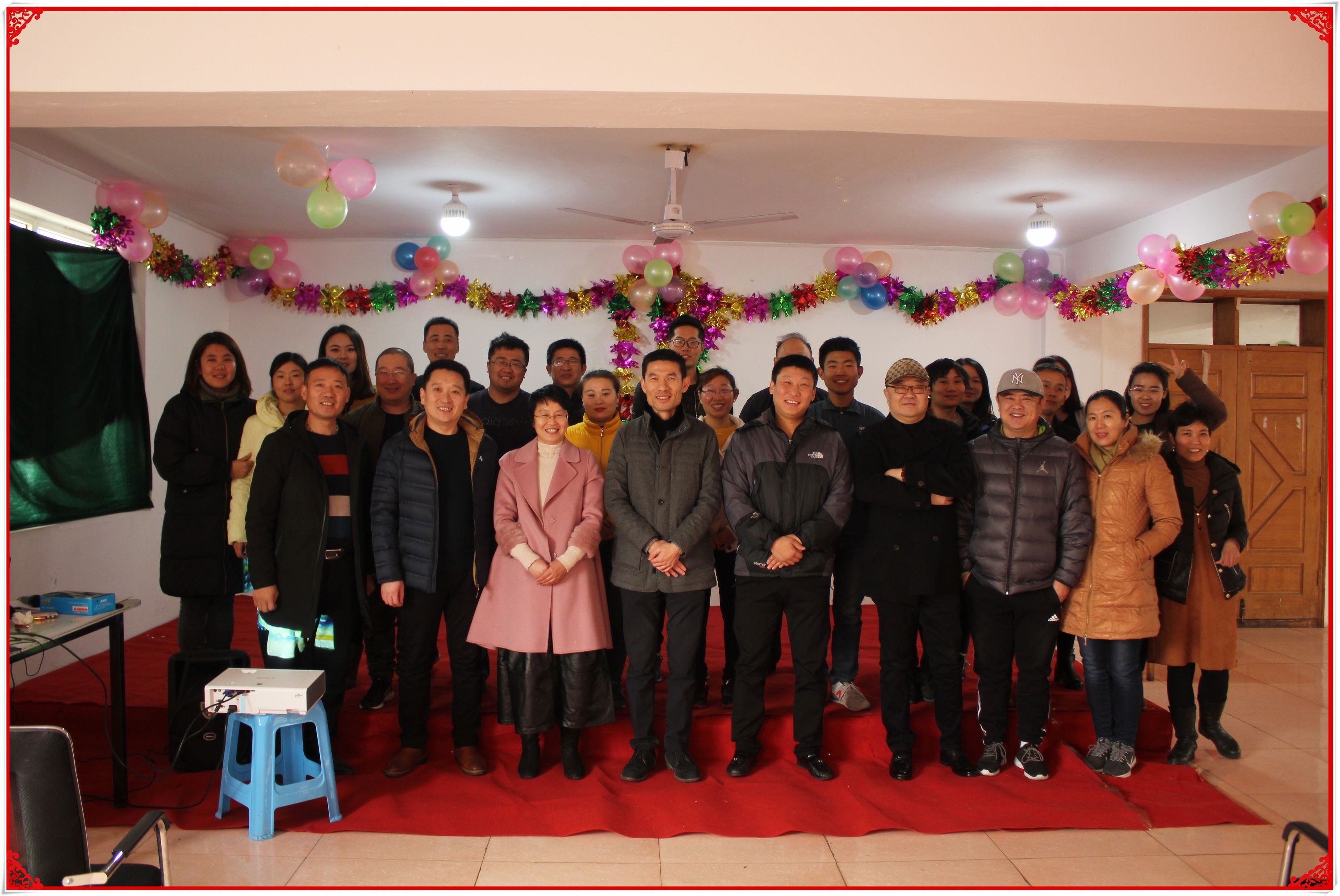 1517801229353467.jpg 年会合影.JPG